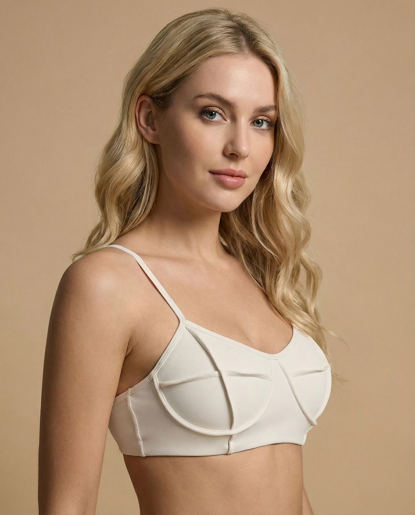 Sujetador bralette con costura contorneada
